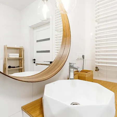 Pet-friendly Slusarska Cracow By Renters Apartamento *