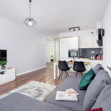 Pet-friendly Slusarska Cracow By Renters Apartment