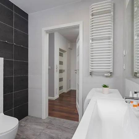 Pet-friendly Slusarska Cracow By Renters Apartament *