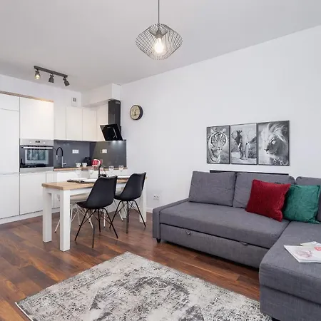 Pet-friendly Slusarska Cracow By Renters Apartment