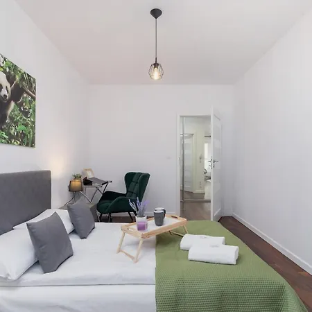 Pet-friendly Slusarska Cracow By Renters Apartment