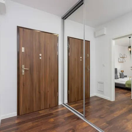 Apartment Pet-friendly Slusarska Cracow By Renters *
