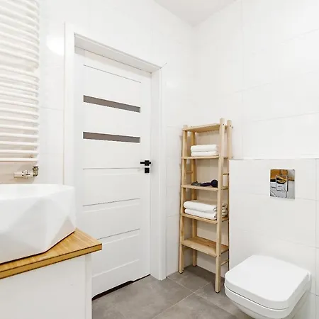 Pet-friendly Slusarska Cracow By Renters Apartament *